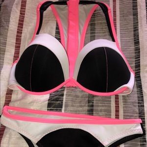 34DD & Medium bottoms VS swim